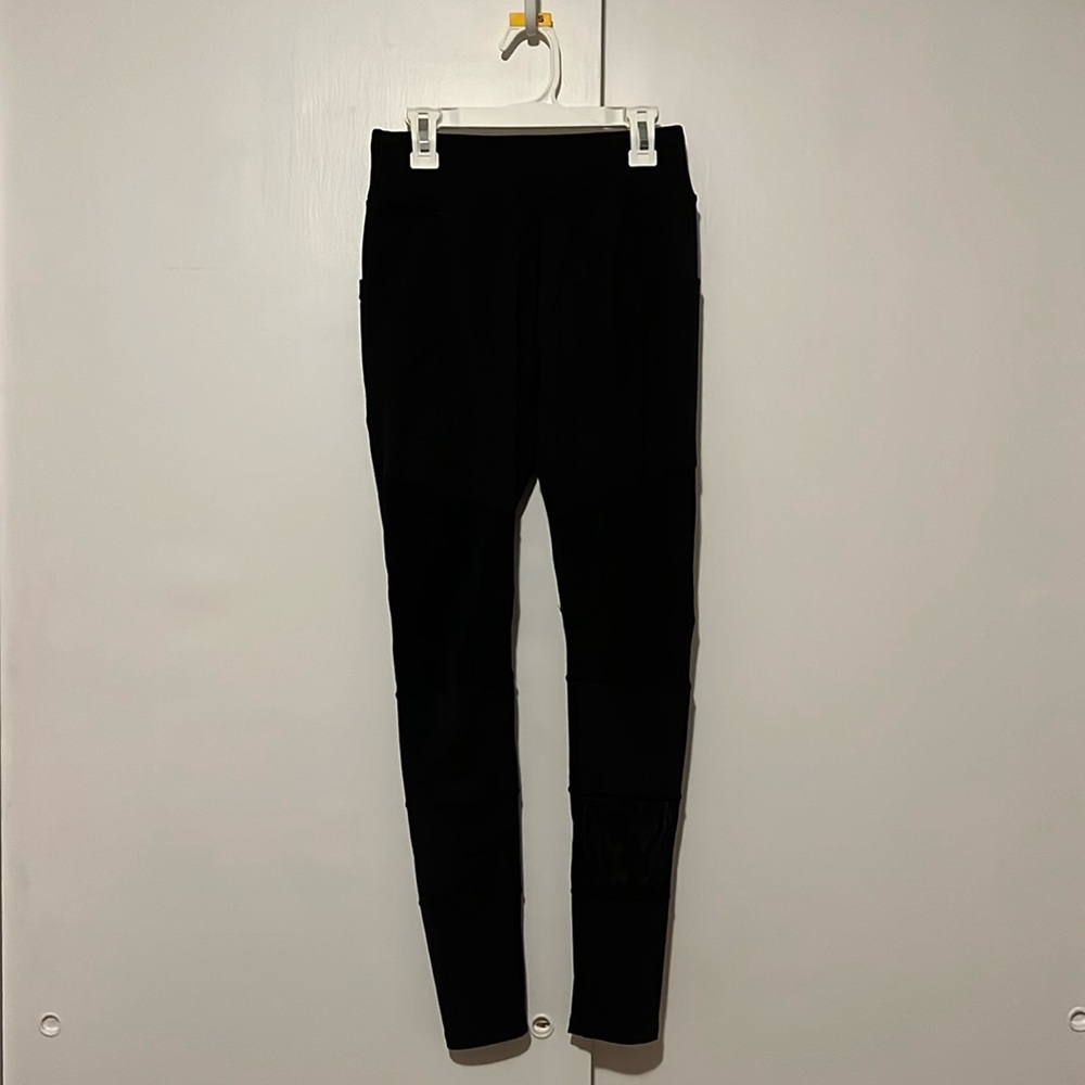 Mesh Cutout Leggings Size S